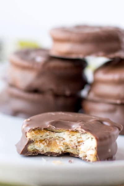 Super simple no-bake cookies with just three ingredients: Peanut butter, chocolate & Ritz Crackers.